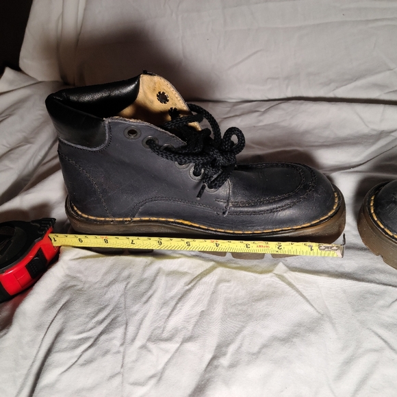 Dr Martens vintage late 80s or early 90s black leather boot. Sz 3UK, sz 5 US. - Picture 3 of 12